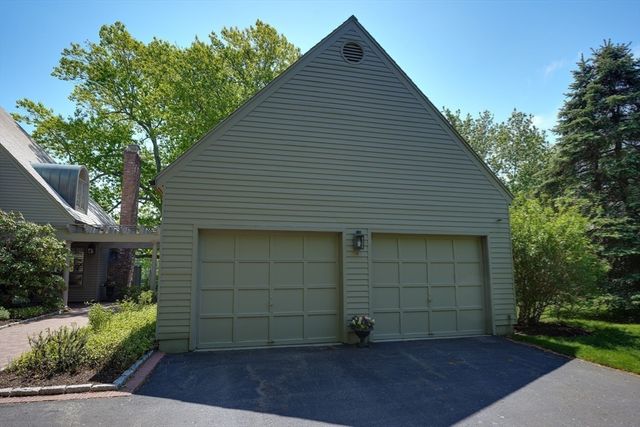 4 Jackson Pond Rd 4, Dedham, MA 02026