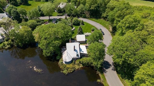 4 Jackson Pond Rd 4, Dedham, MA 02026