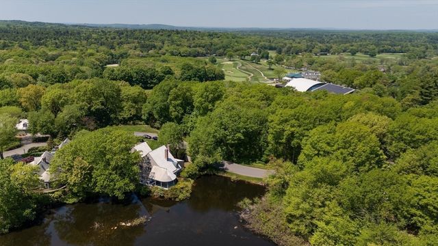 4 Jackson Pond Rd 4, Dedham, MA 02026