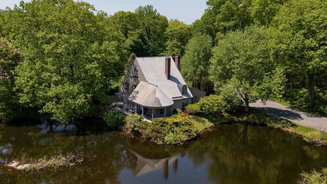 4 Jackson Pond Rd 4, Dedham, MA 02026