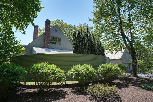4 Jackson Pond Rd 4, Dedham, MA 02026