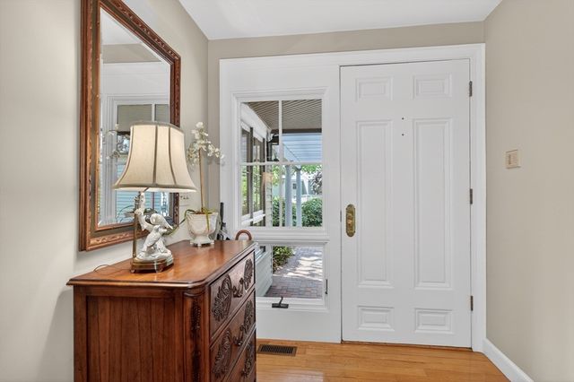 4 Jackson Pond Rd 4, Dedham, MA 02026