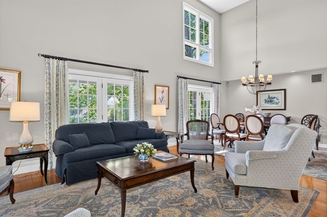 4 Jackson Pond Rd 4, Dedham, MA 02026