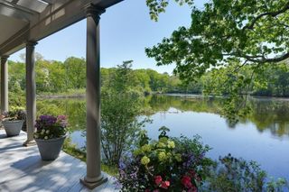 4 Jackson Pond Rd 4, Dedham, MA 02026