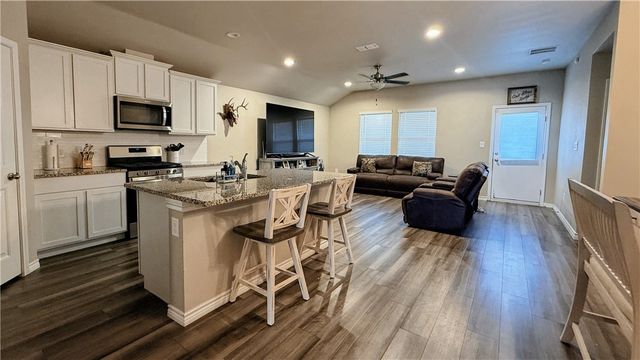 8133 Cattlemen Dr, Corpus Christi, TX 78414