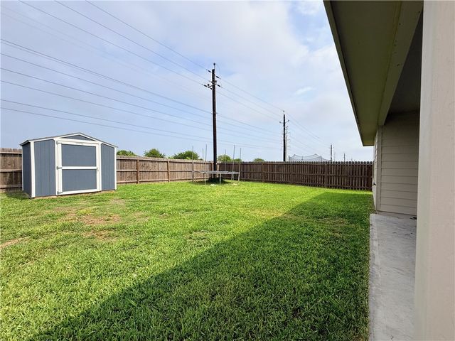 8133 Cattlemen Dr, Corpus Christi, TX 78414