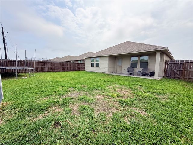 8133 Cattlemen Dr, Corpus Christi, TX 78414