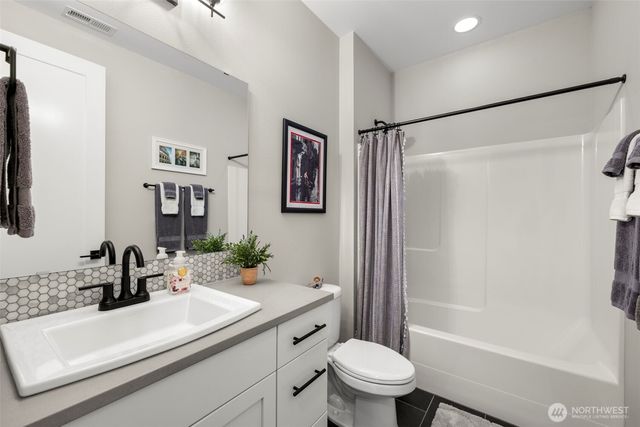 6112 Harbor Inlet Lane NW, Bremerton, WA 98311