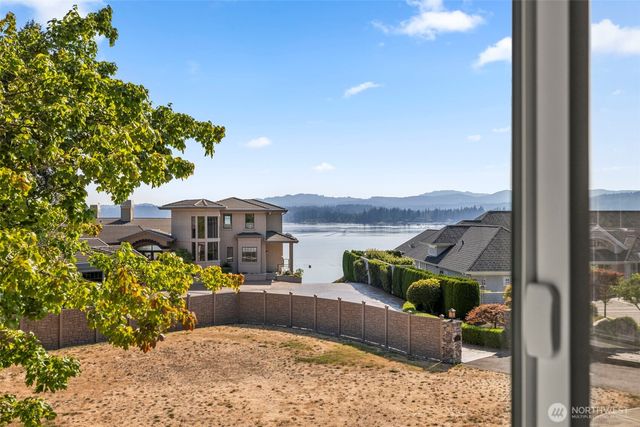 6112 Harbor Inlet Lane NW, Bremerton, WA 98311