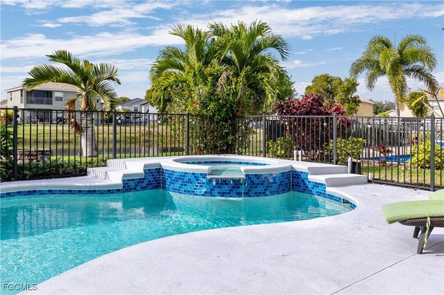 2006 Willow Branch DR, Cape Coral, FL 33991