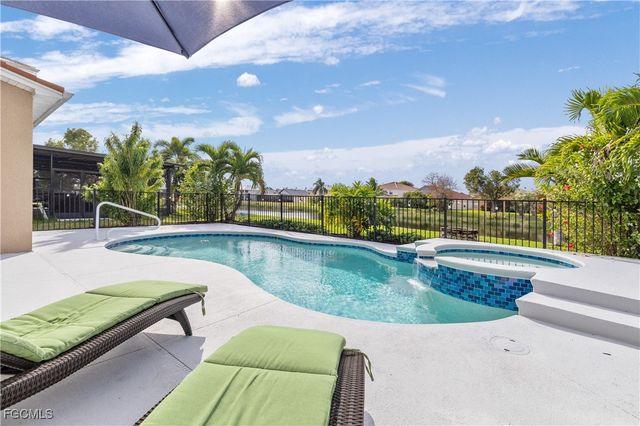 2006 Willow Branch DR, Cape Coral, FL 33991