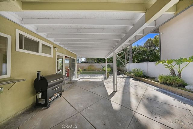 16672 Bolero Ln, Huntington Beach, CA 92649