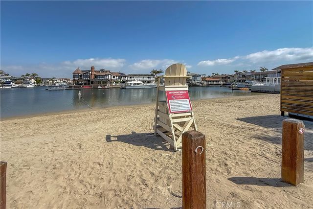 16672 Bolero Ln, Huntington Beach, CA 92649