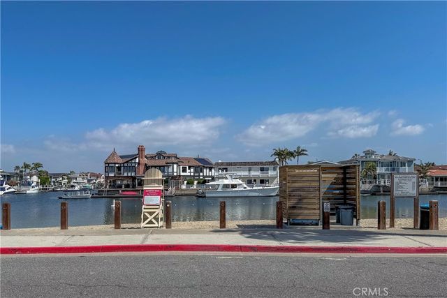 16672 Bolero Ln, Huntington Beach, CA 92649