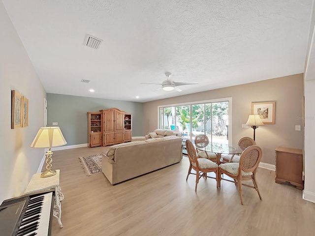 6601 RENALDO WAY S, St Petersburg, FL 33707