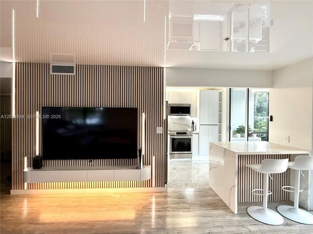 671 NE 195th St 205E, Miami, FL 33179