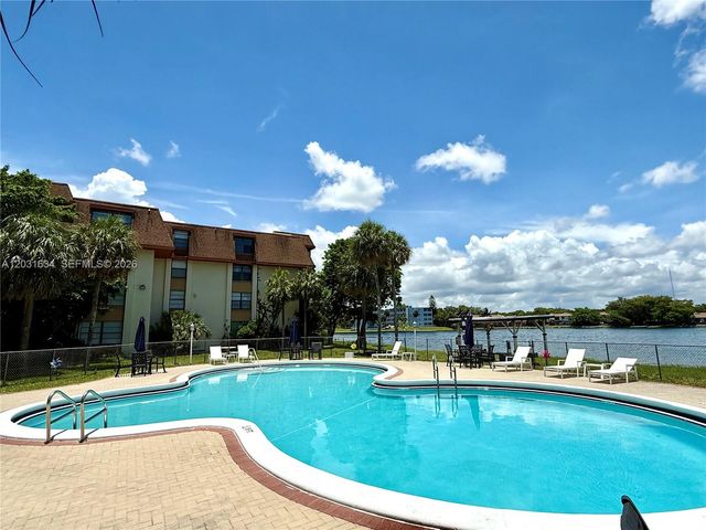 671 NE 195th St 205E, Miami, FL 33179