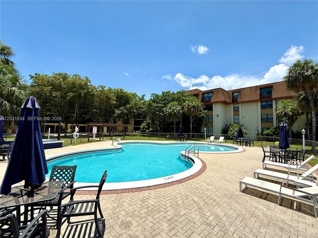 671 NE 195th St 205E, Miami, FL 33179