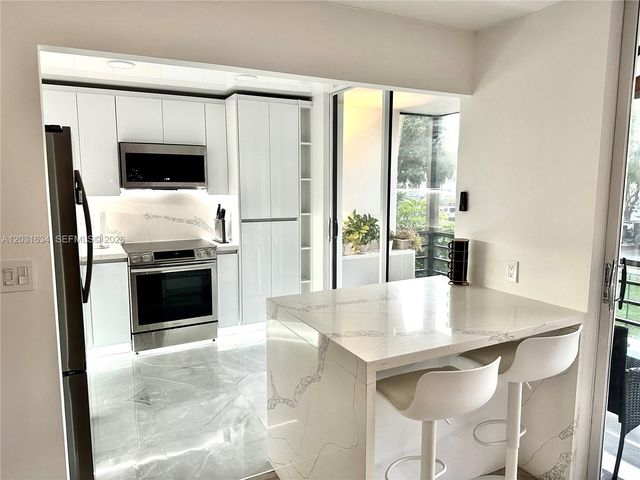 671 NE 195th St 205E, Miami, FL 33179