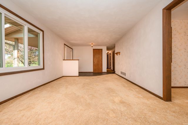 5090 N County Road 925 W, Yorktown, IN 47396