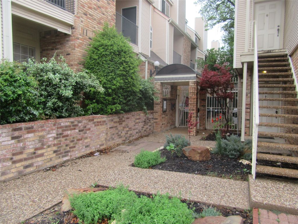 5325 BENT TREE FOREST Drive 2213, Dallas, TX 75248