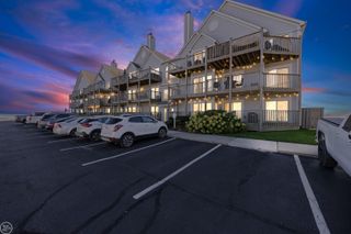 37530 Jefferson, #303 Avenue 303, Harrison Twp, MI 48045