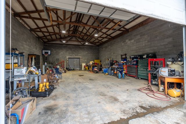 3592 Mahaley Rd, Chapel Hill, TN 37034