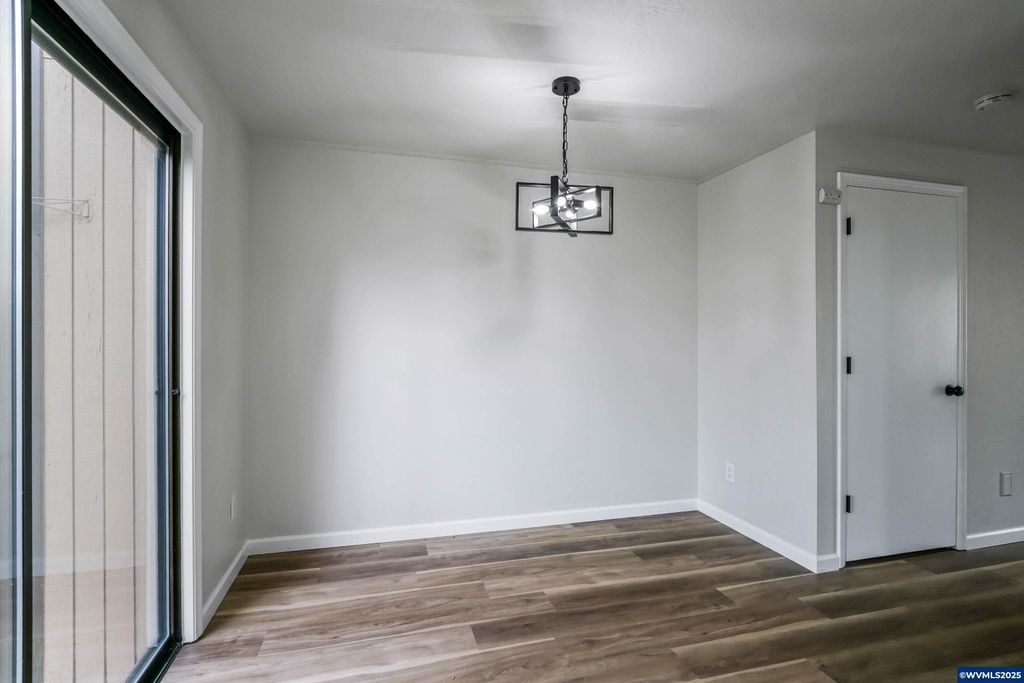 Image 11 of property listing at 6315 Fairway Av SE, Salem, OR 97306