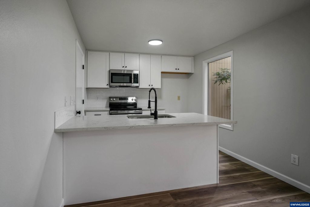 Image 13 of property listing at 6315 Fairway Av SE, Salem, OR 97306