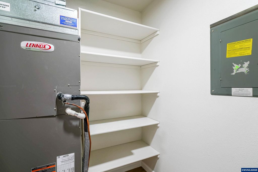 Image 18 of property listing at 6315 Fairway Av SE, Salem, OR 97306