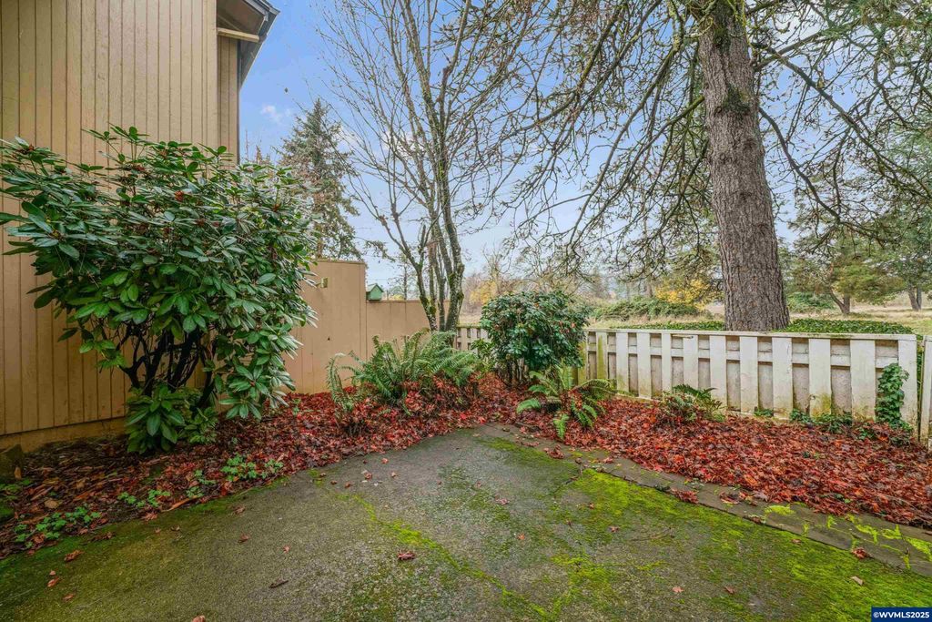 Image 27 of property listing at 6315 Fairway Av SE, Salem, OR 97306