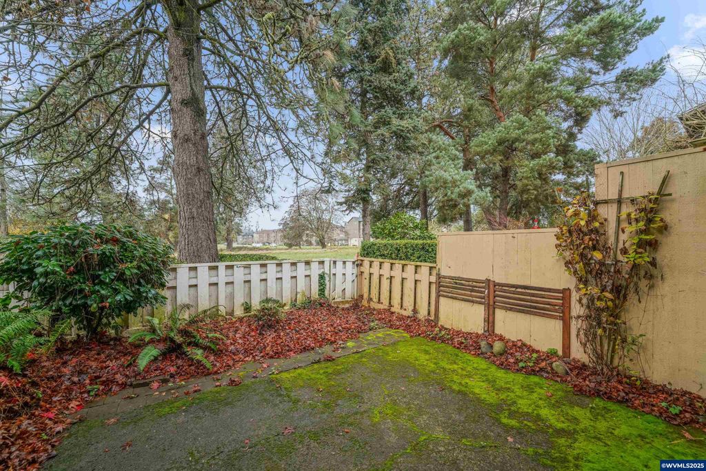 Image 28 of property listing at 6315 Fairway Av SE, Salem, OR 97306