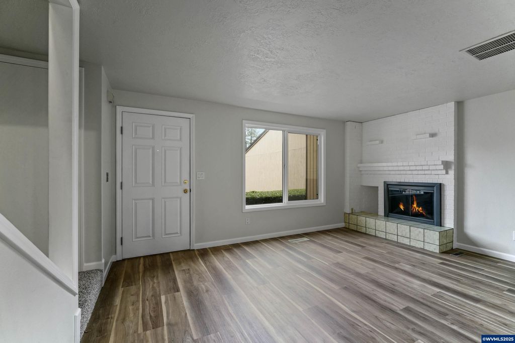 Image 4 of property listing at 6315 Fairway Av SE, Salem, OR 97306