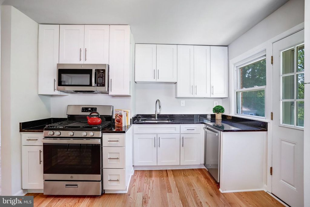 Image 11 of property listing at 616 RITCHIE AVE, Silver Spring, MD 20910