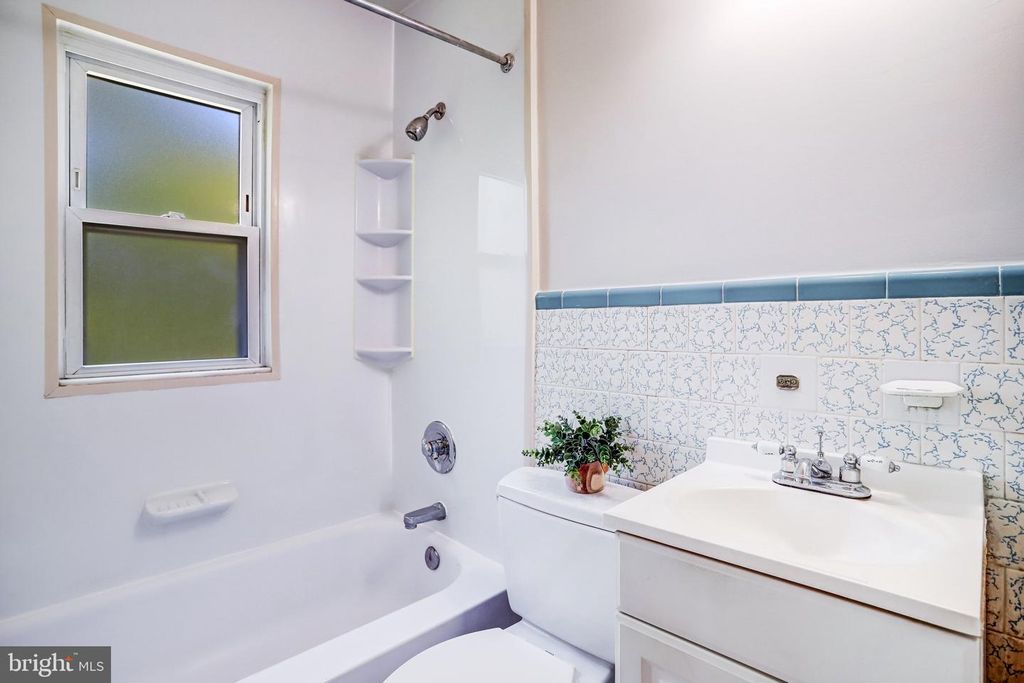 Image 14 of property listing at 616 RITCHIE AVE, Silver Spring, MD 20910