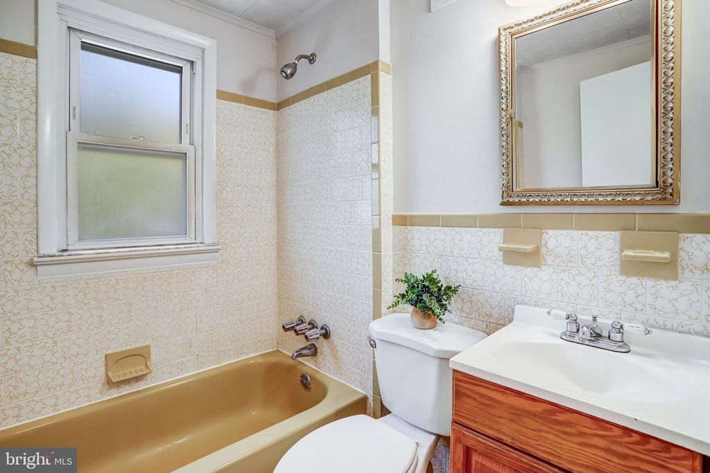 Image 18 of property listing at 616 RITCHIE AVE, Silver Spring, MD 20910