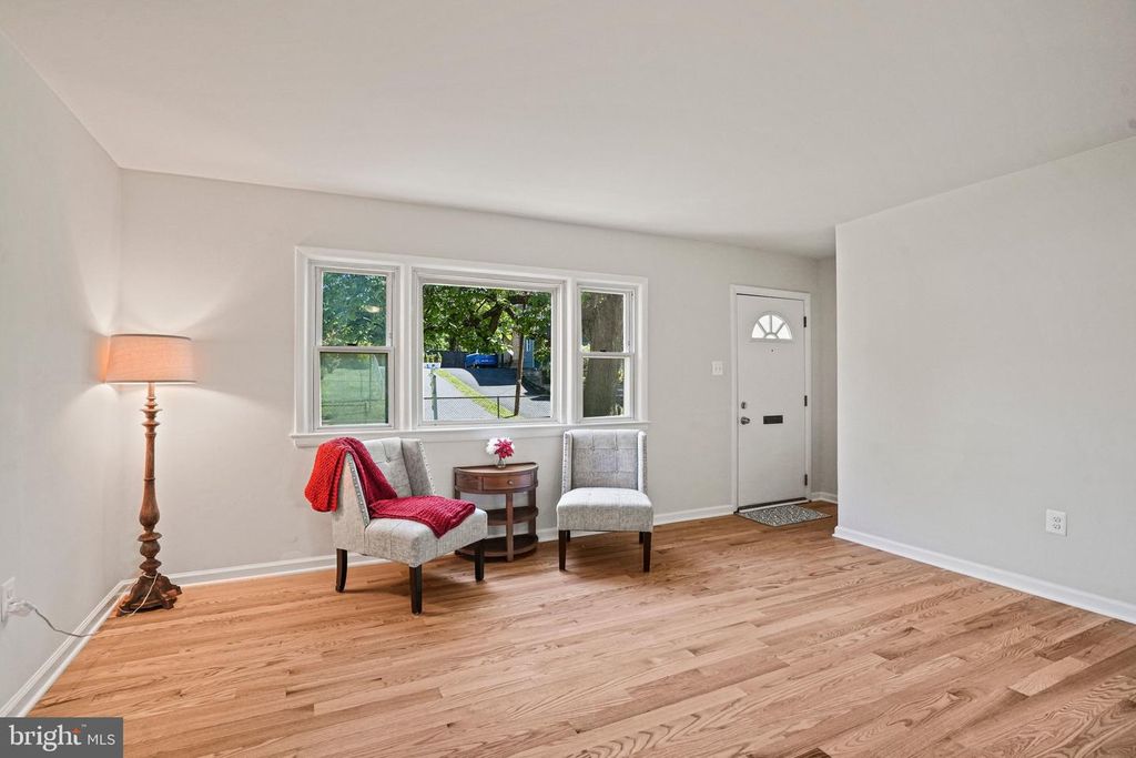 Image 2 of property listing at 616 RITCHIE AVE, Silver Spring, MD 20910
