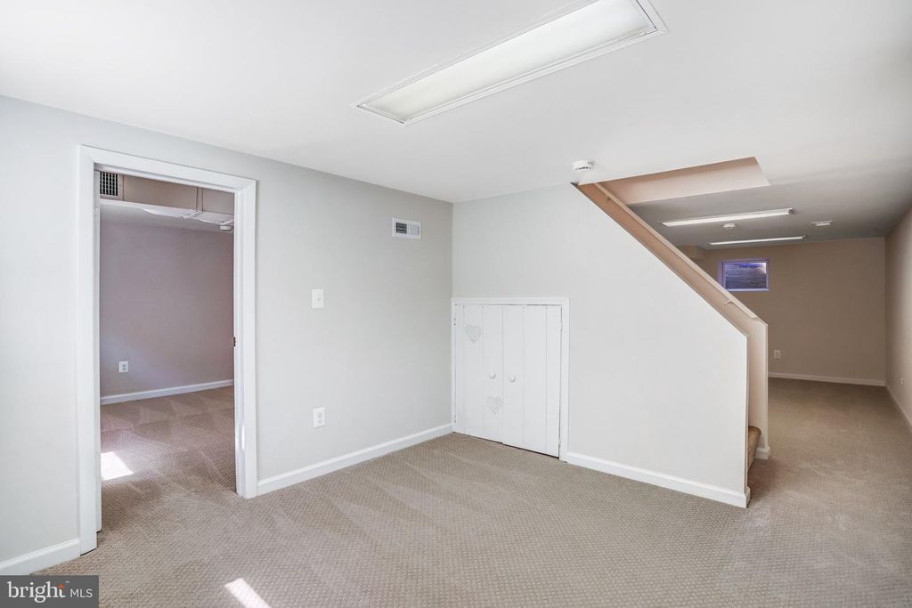 Image 23 of property listing at 616 RITCHIE AVE, Silver Spring, MD 20910
