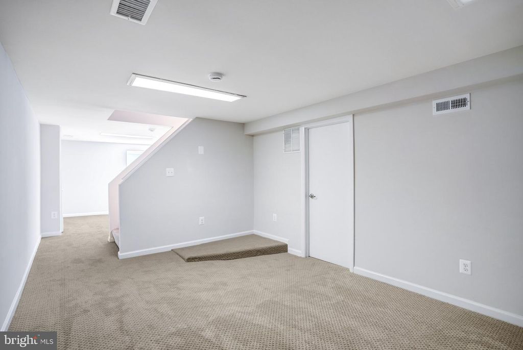 Image 28 of property listing at 616 RITCHIE AVE, Silver Spring, MD 20910