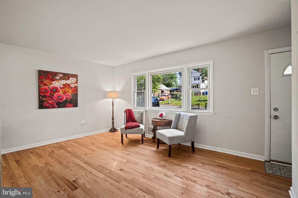 Image 3 of property listing at 616 RITCHIE AVE, Silver Spring, MD 20910