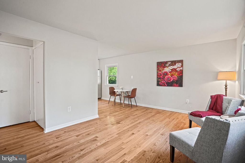 Image 4 of property listing at 616 RITCHIE AVE, Silver Spring, MD 20910