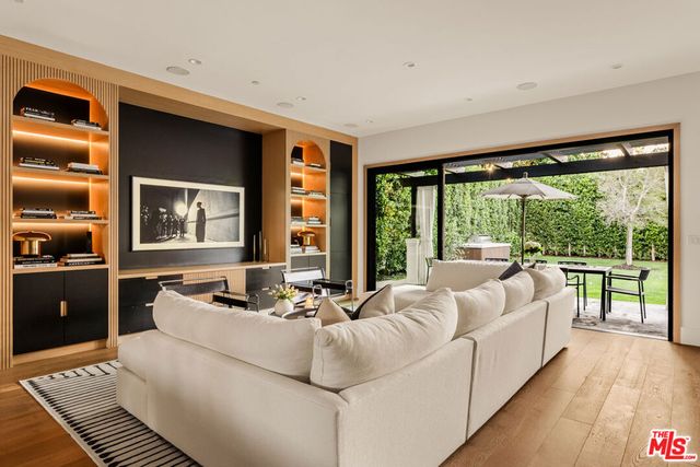 4163 Sunnyslope Avenue, Sherman Oaks, CA 91423