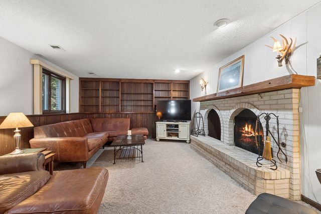 1003 Country Drive, Shorewood, IL 60404