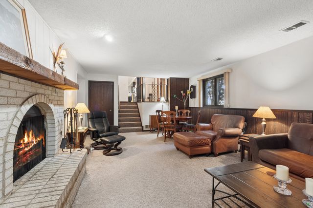 1003 Country Drive, Shorewood, IL 60404