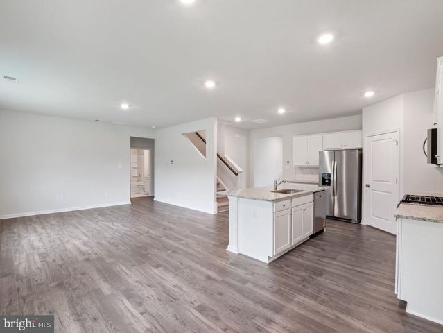 202 GLENMORE LN, Keswick, VA 22947