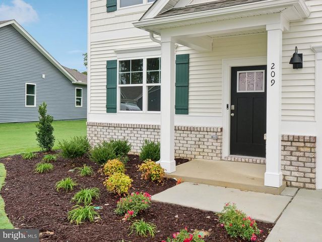 202 GLENMORE LN, Keswick, VA 22947