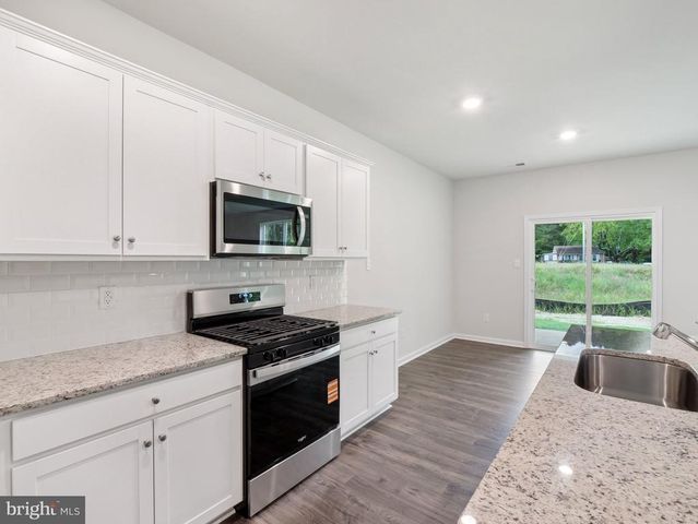 202 GLENMORE LN, Keswick, VA 22947