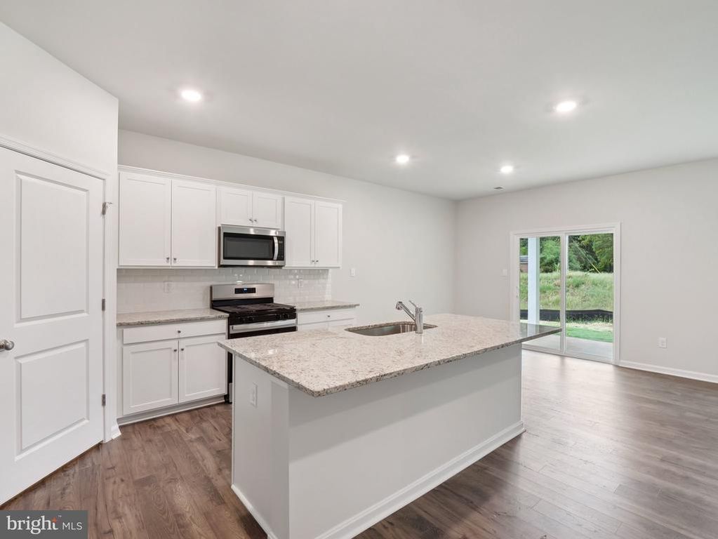 202 GLENMORE LN, Keswick, VA 22947