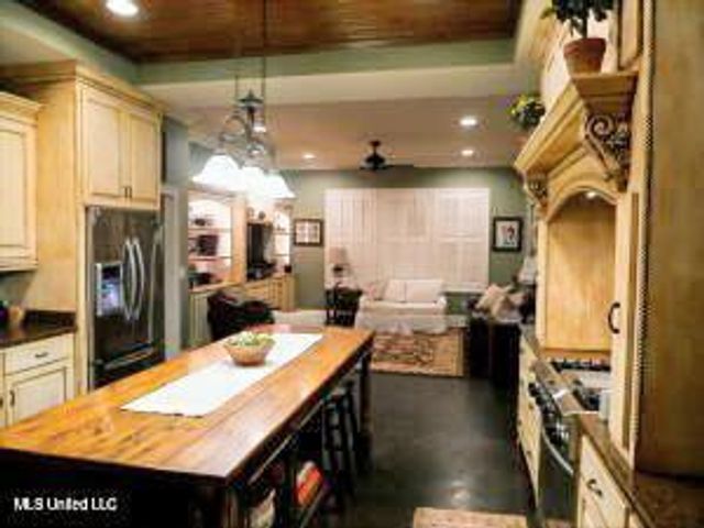 406 Bullock Circle, Richland, MS 39218