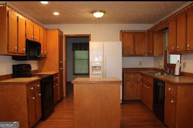 948 Hightower Trail, Oxford, GA 30054